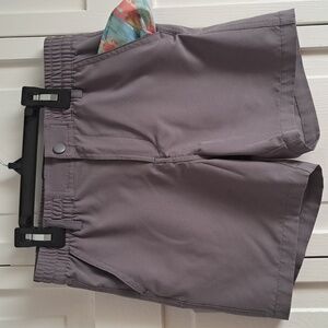 Burlebo Everyday Short, youth medium, Gray w/multi-color pocket
